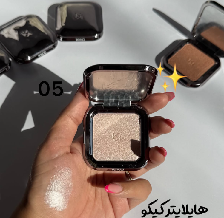 رژگونه و هایلایتر