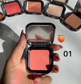 رژگونه و هایلایتر