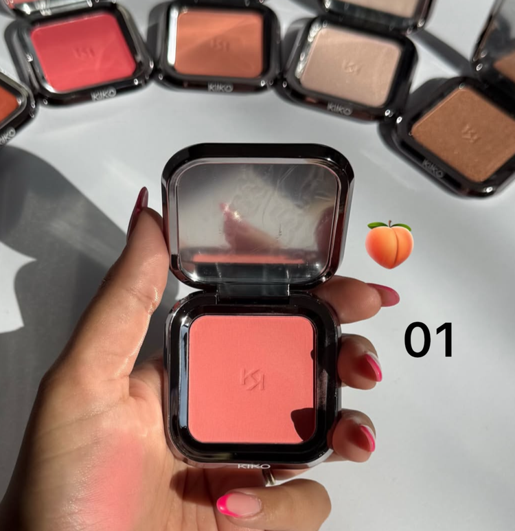 رژگونه و هایلایتر